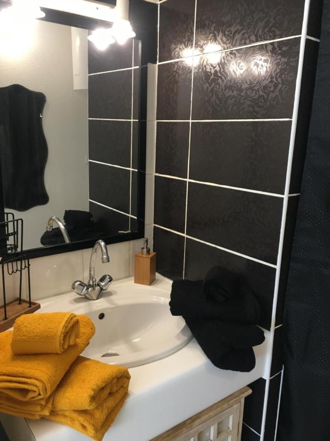 Proche Narbonne - AUDE 11- Saint pierre la Mer - ravissant pavillon plain pied F2- vaste terrasse - résidence avec piscine à 800M de la plage -Climatisé- parking privé - wifi gratuit Exterior foto