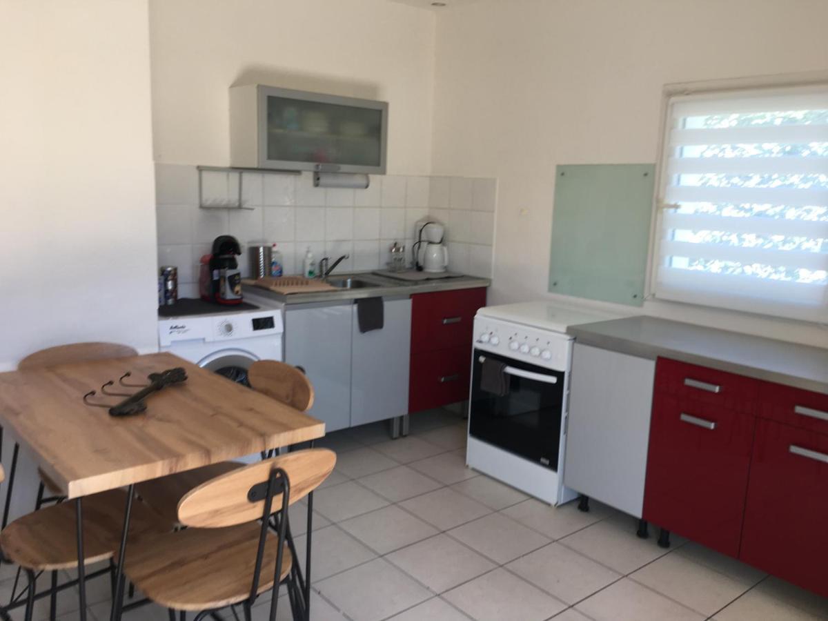 Proche Narbonne - AUDE 11- Saint pierre la Mer - ravissant pavillon plain pied F2- vaste terrasse - résidence avec piscine à 800M de la plage -Climatisé- parking privé - wifi gratuit Exterior foto