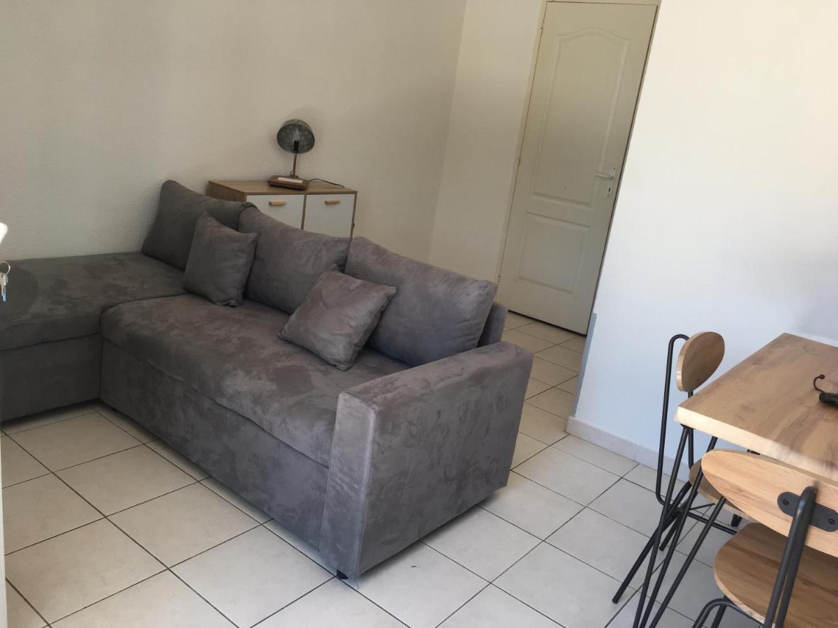 Proche Narbonne - AUDE 11- Saint pierre la Mer - ravissant pavillon plain pied F2- vaste terrasse - résidence avec piscine à 800M de la plage -Climatisé- parking privé - wifi gratuit Exterior foto